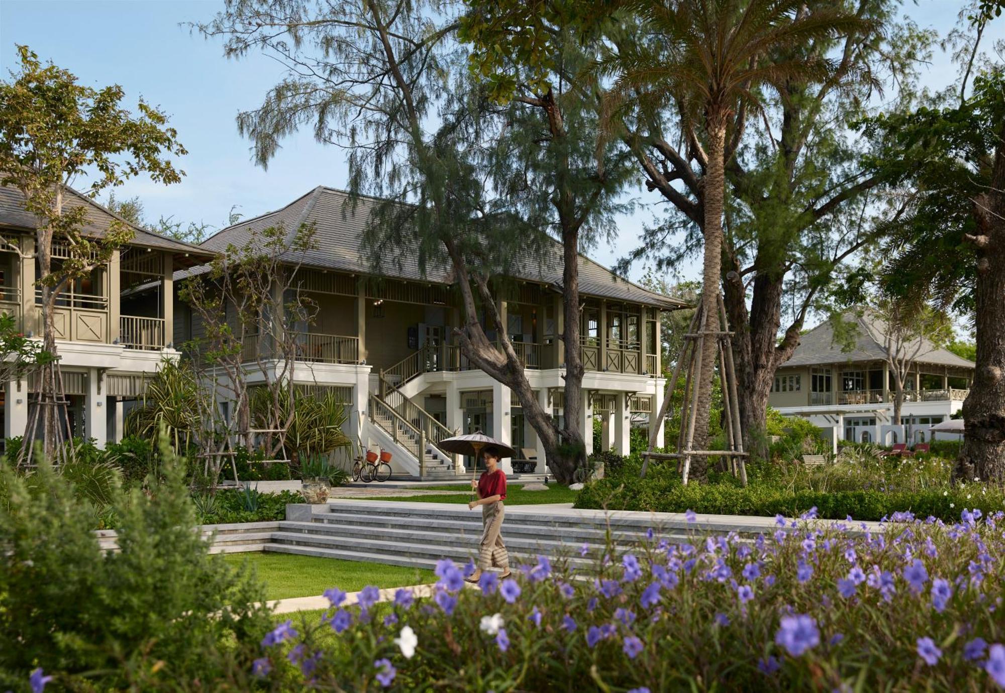 Charras Bhawan Hotel And Residences HHQ Exteriör bild
